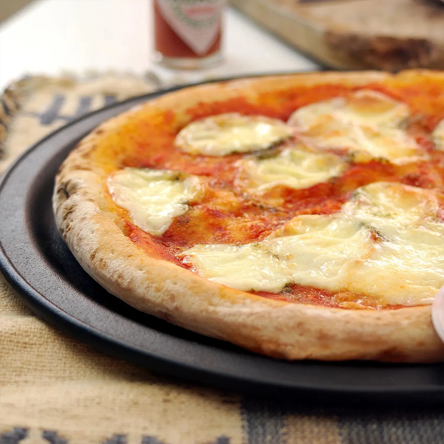 Iwachu Induction Cast-Iron Pizza Pan With Removable Handle 8 Iwachu Induction Cast-Iron Pizza Pan With Removable Handle - Image 6