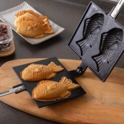 Iwachu Nambu Cast Iron Taiyaki Fish-Shaped Waffle Iron 14 Iwachu Nambu Cast Iron Taiyaki Fish-Shaped Waffle Iron -Kitchen Utensils Store IwachuNambuCastIronTaiyakiFish ShapedWaffleIron 3 79e90920 7c05 4842 9225 a85bf1100025
