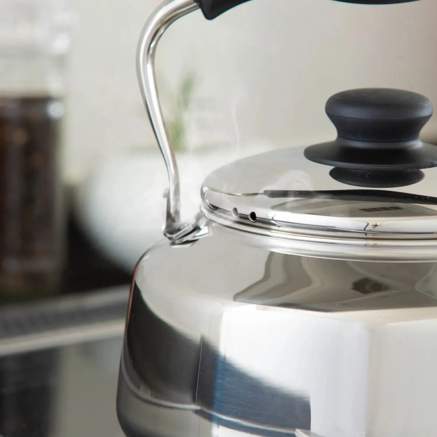 Sori Yanagi Stainless Steel Induction Kettle (Mirror Finish) 10 Sori Yanagi Stainless Steel Induction Kettle (Mirror Finish) - Image 8