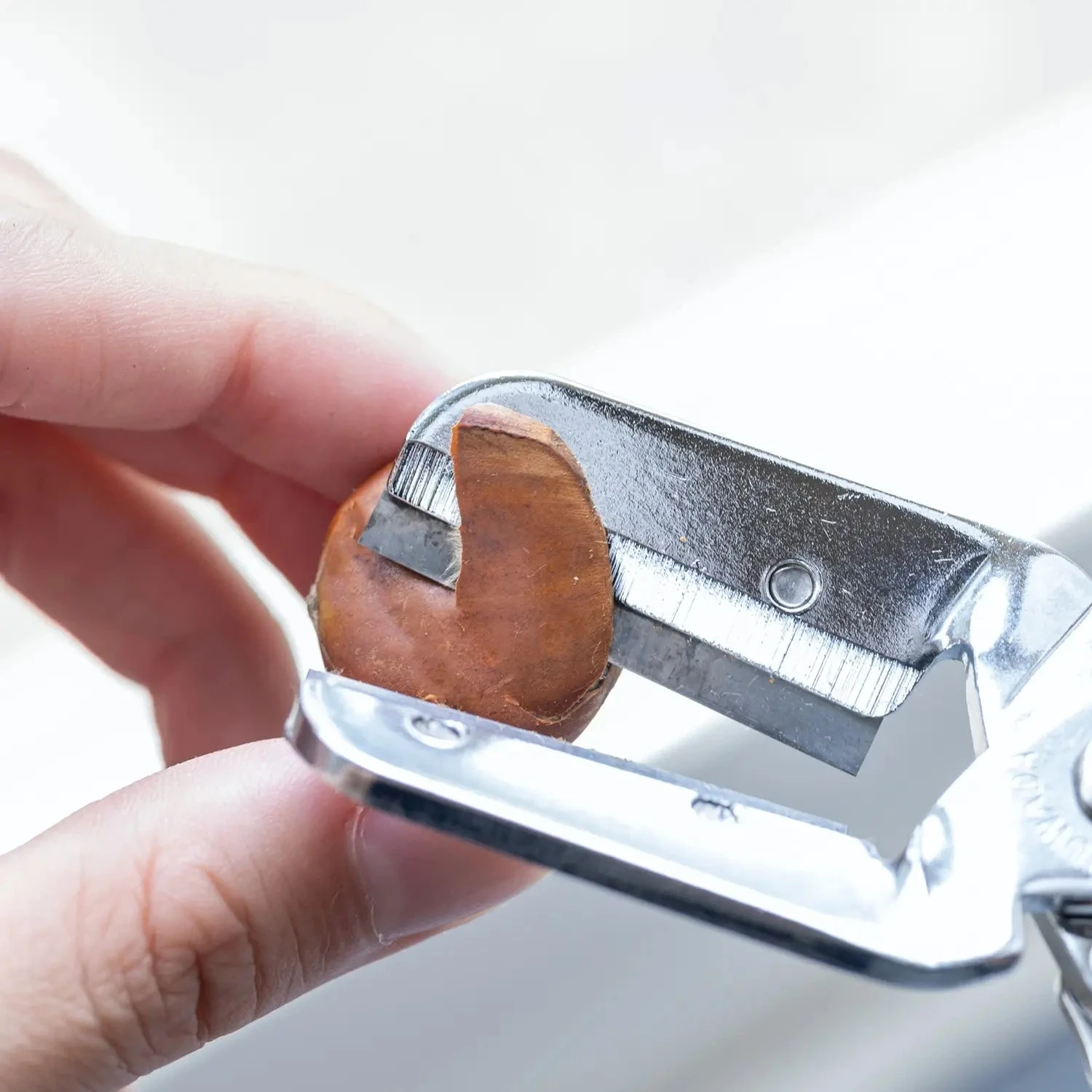 Suwada Chestnut Peeler With Replaceable Blade 9 Suwada Chestnut Peeler With Replaceable Blade - Image 7